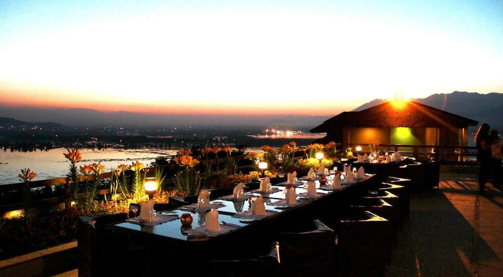 Taj Dal View Srinagar Hotel Exterior photo