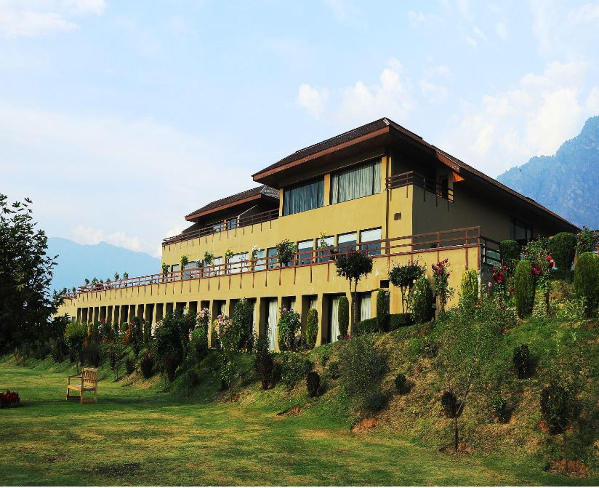 Taj Dal View Srinagar Hotel Exterior photo