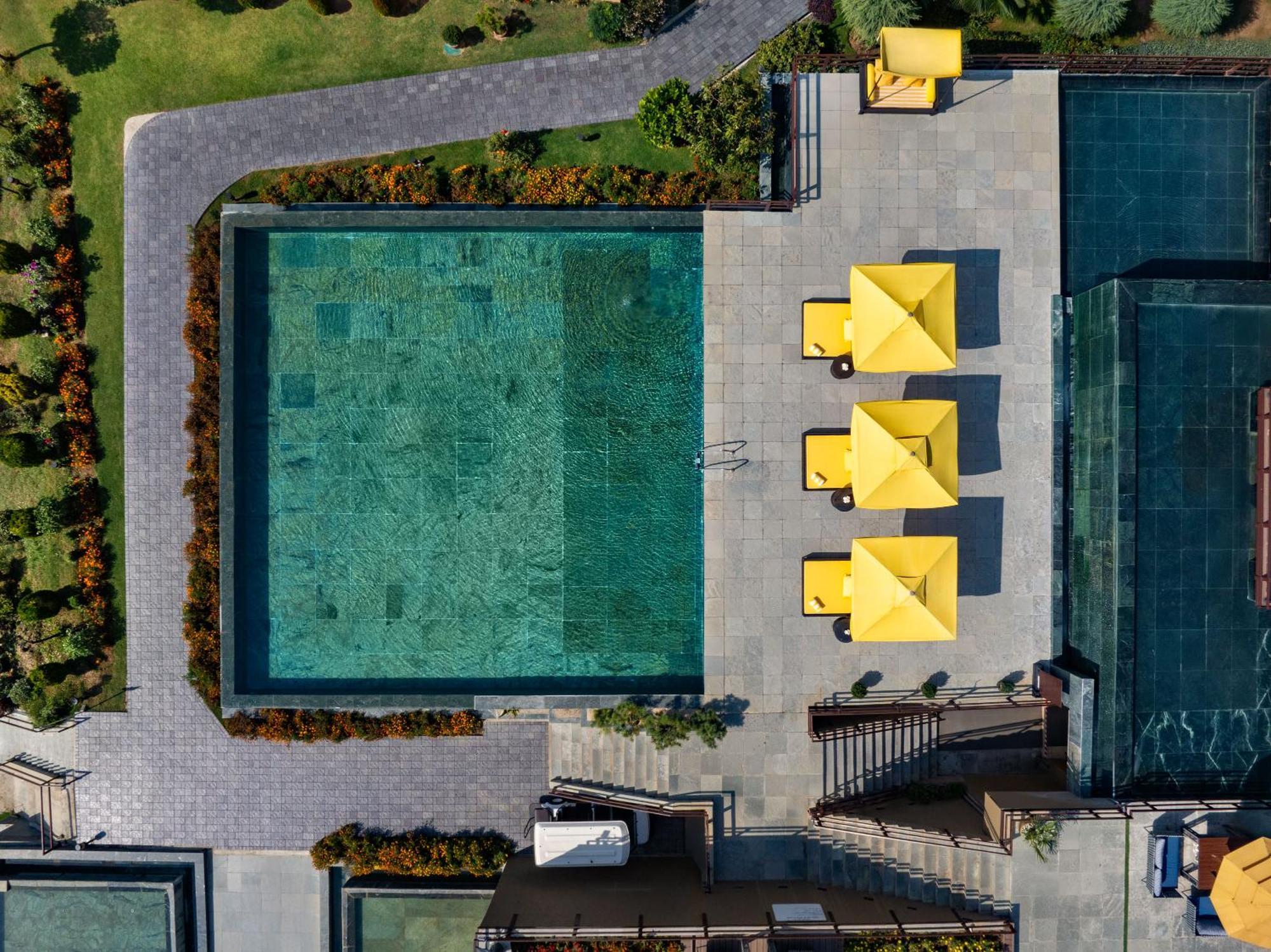 Taj Dal View Srinagar Hotel Exterior photo