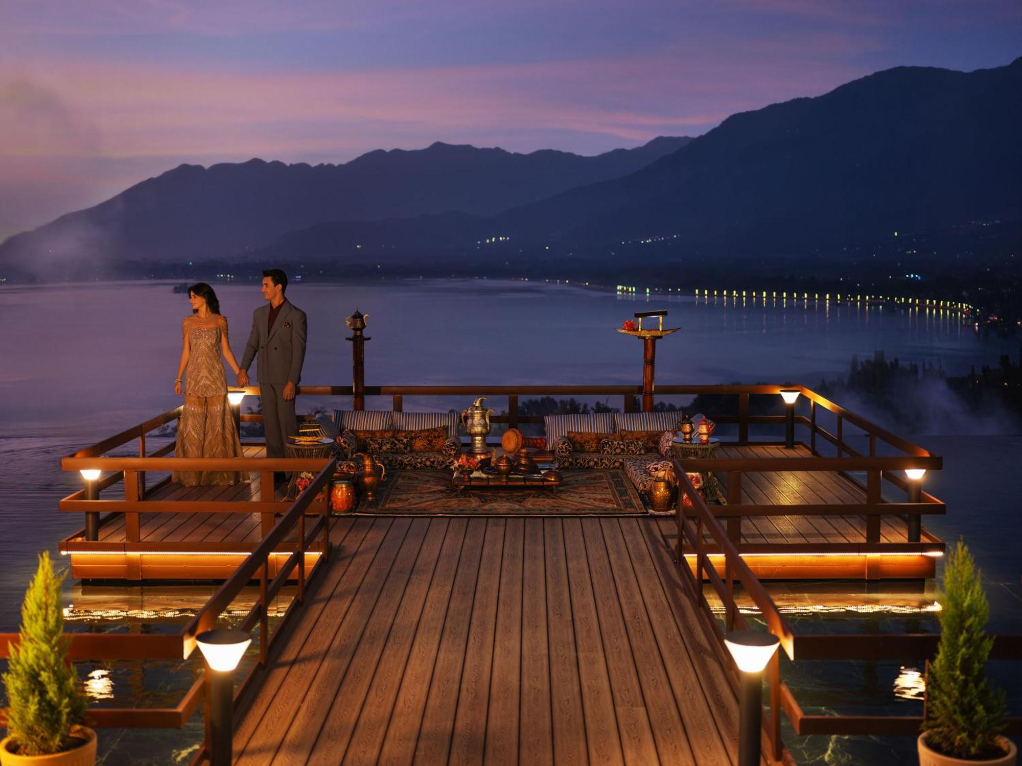 Taj Dal View Srinagar Hotel Exterior photo