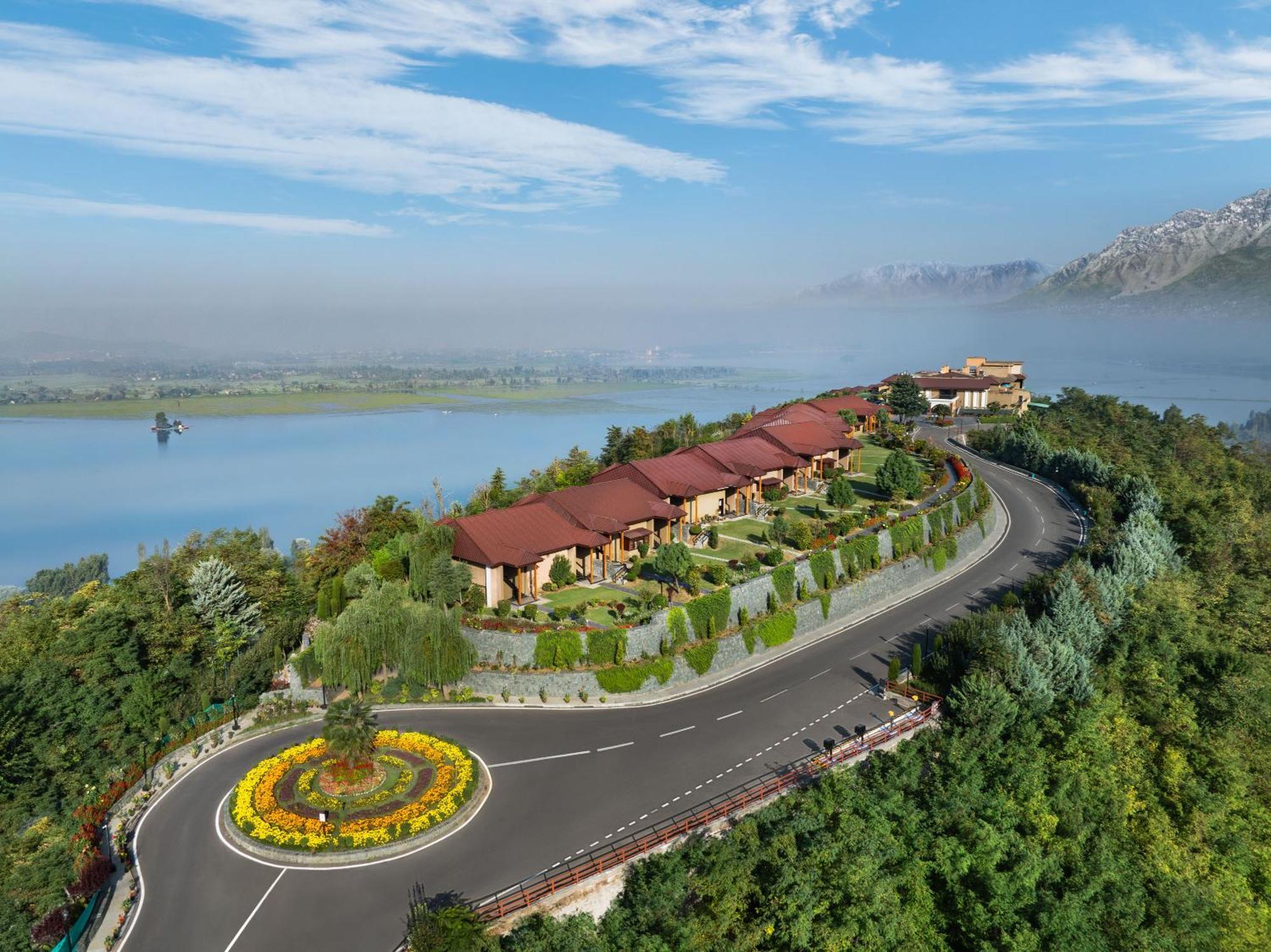 Taj Dal View Srinagar Hotel Exterior photo