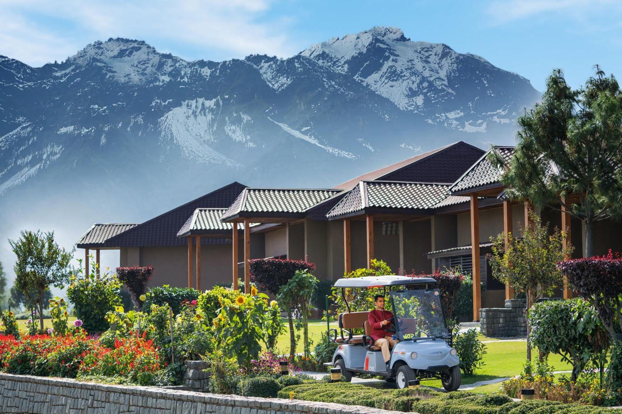 Taj Dal View Srinagar Hotel Exterior photo