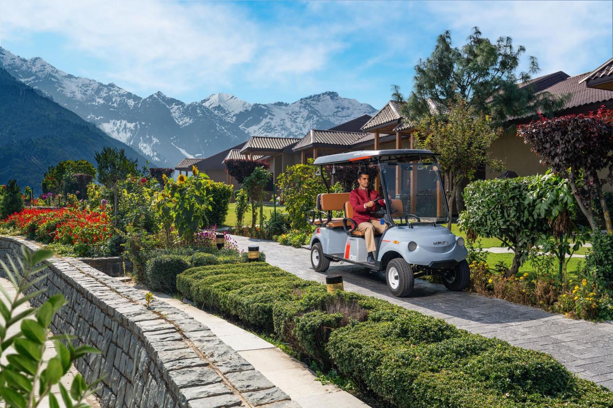 Taj Dal View Srinagar Hotel Exterior photo