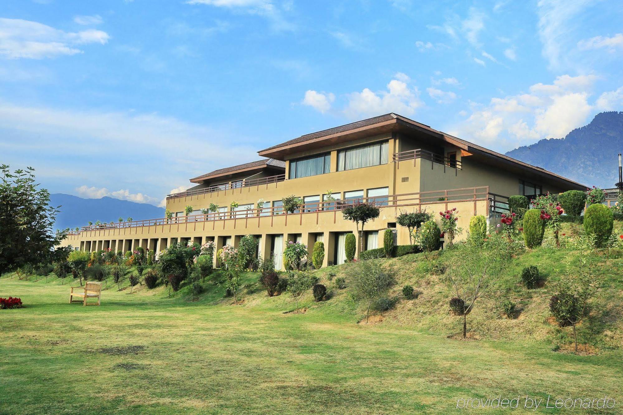 Taj Dal View Srinagar Hotel Exterior photo