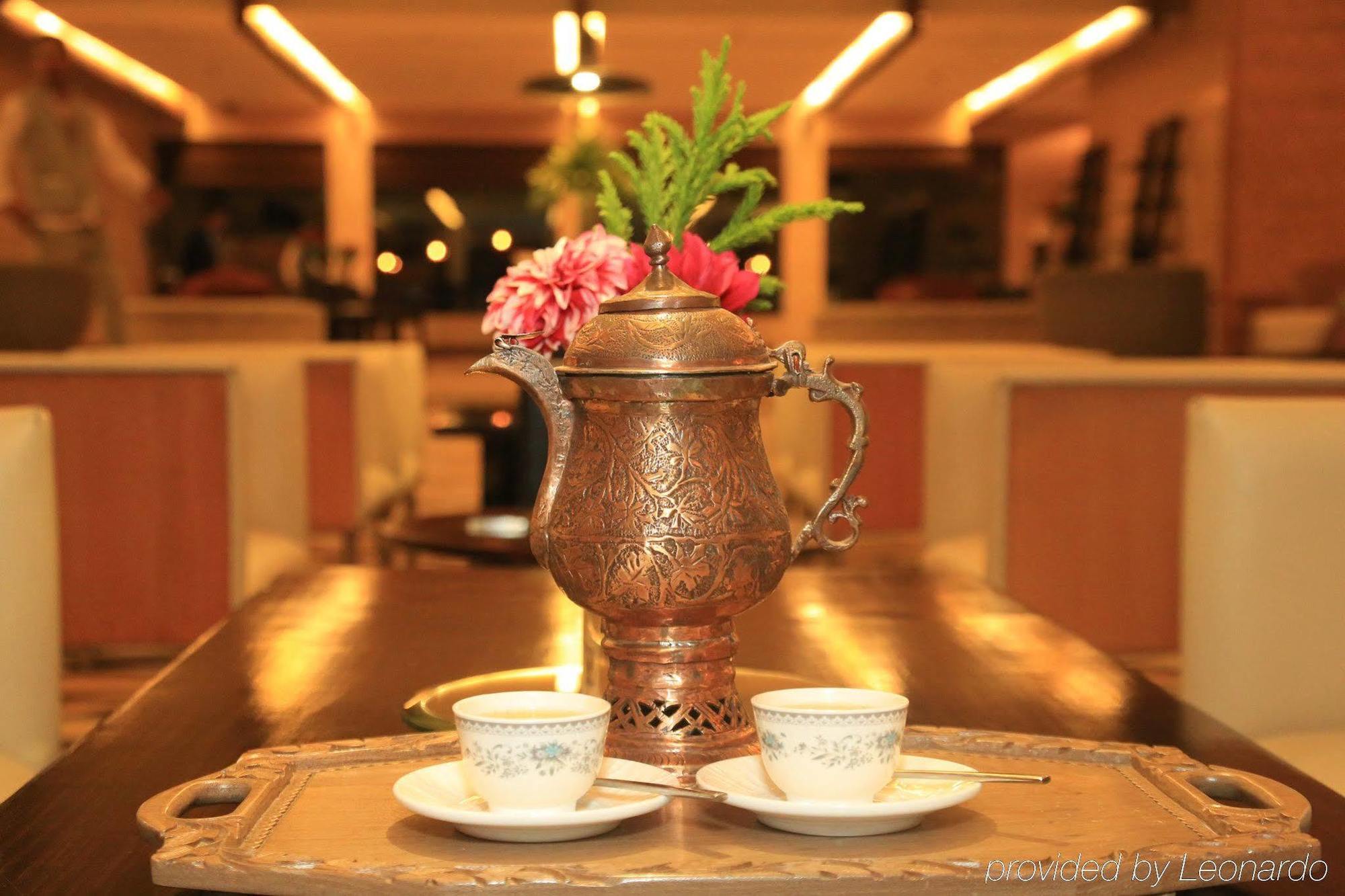 Taj Dal View Srinagar Hotel Exterior photo