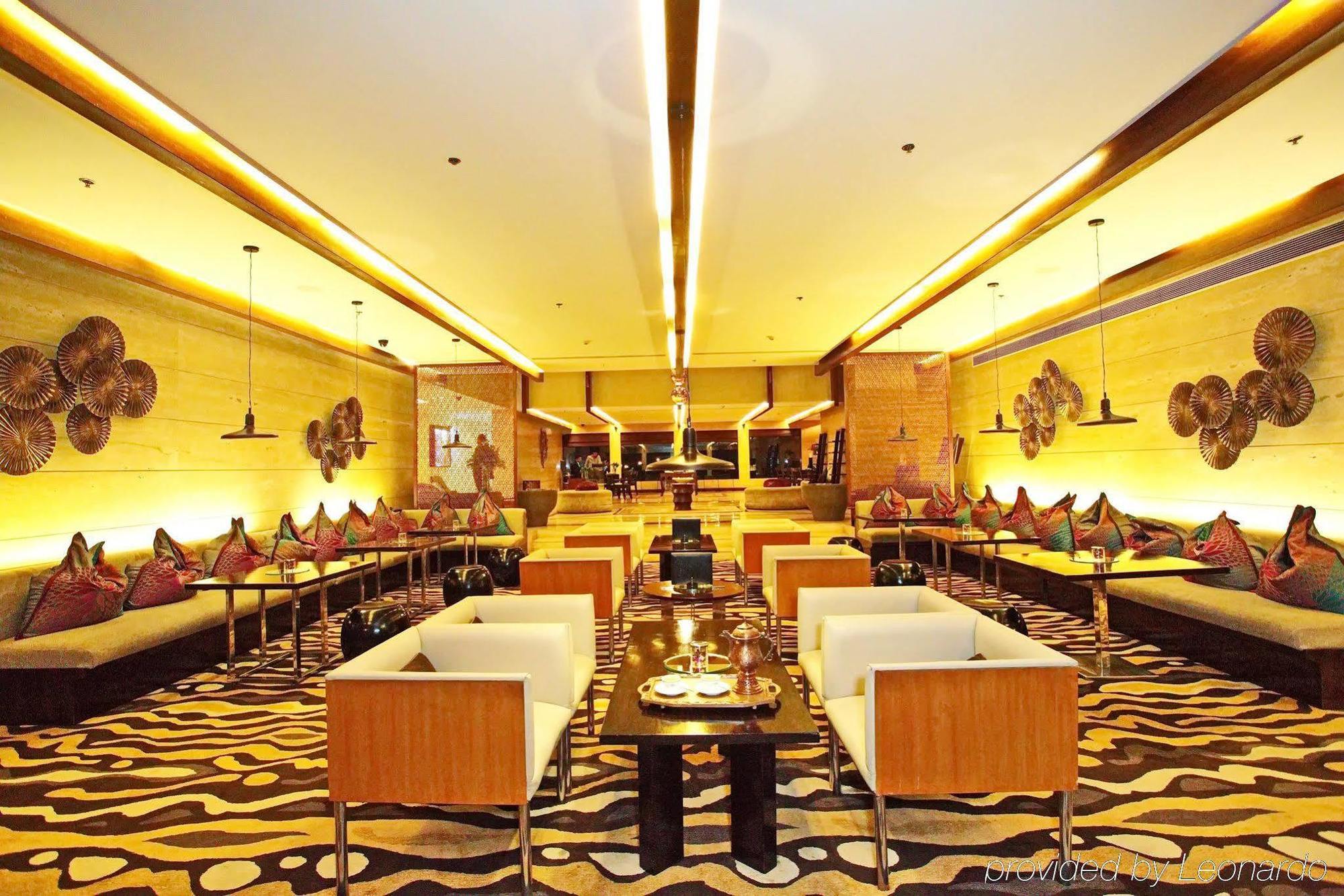 Taj Dal View Srinagar Hotel Exterior photo