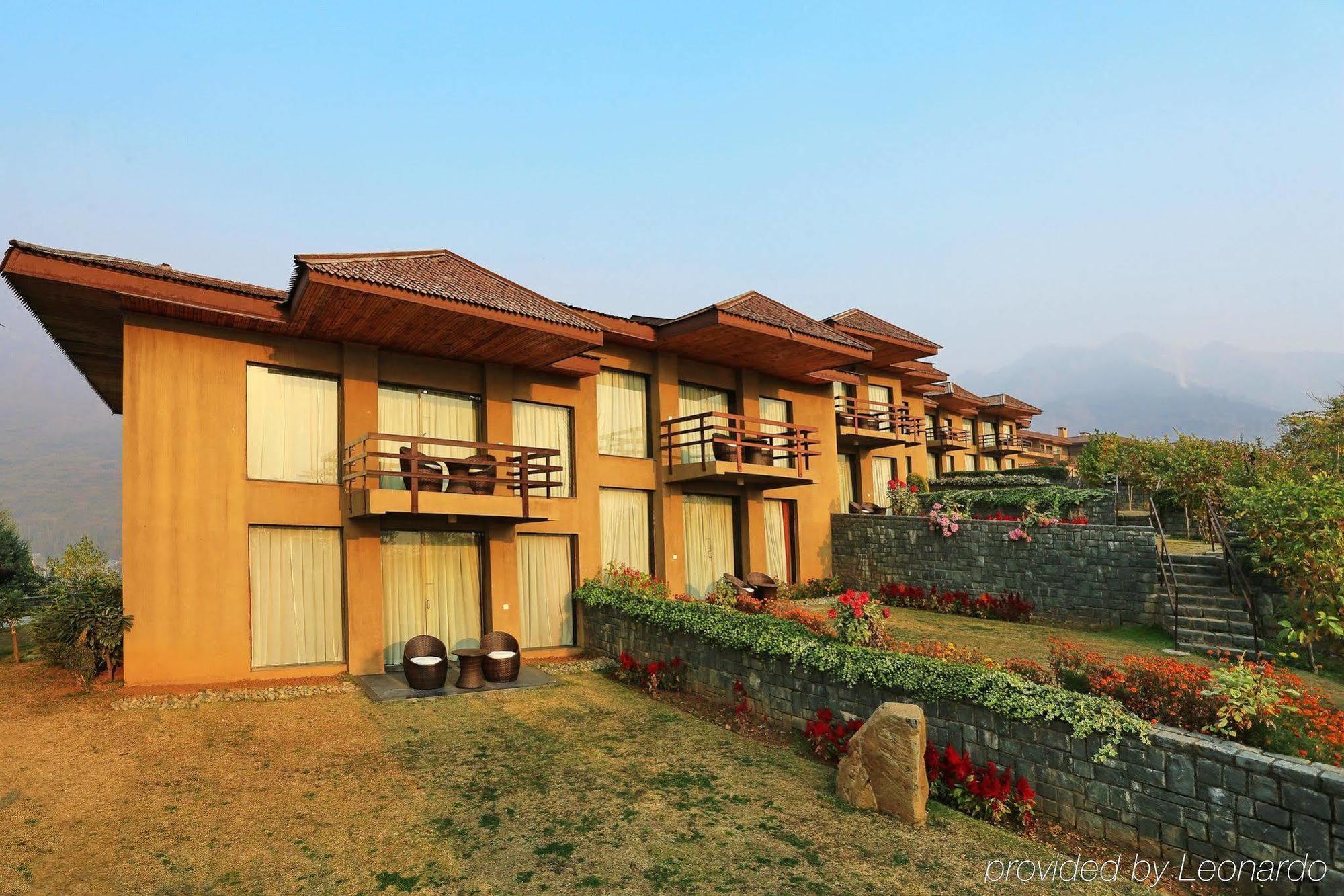 Taj Dal View Srinagar Hotel Exterior photo
