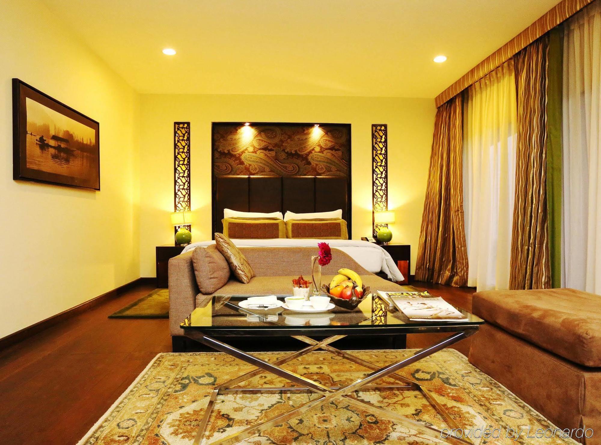 Taj Dal View Srinagar Hotel Exterior photo